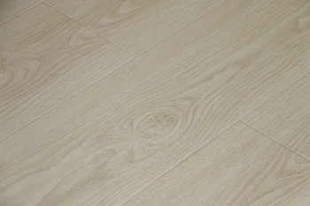 K7701 Дуб Белый  Madera Classik